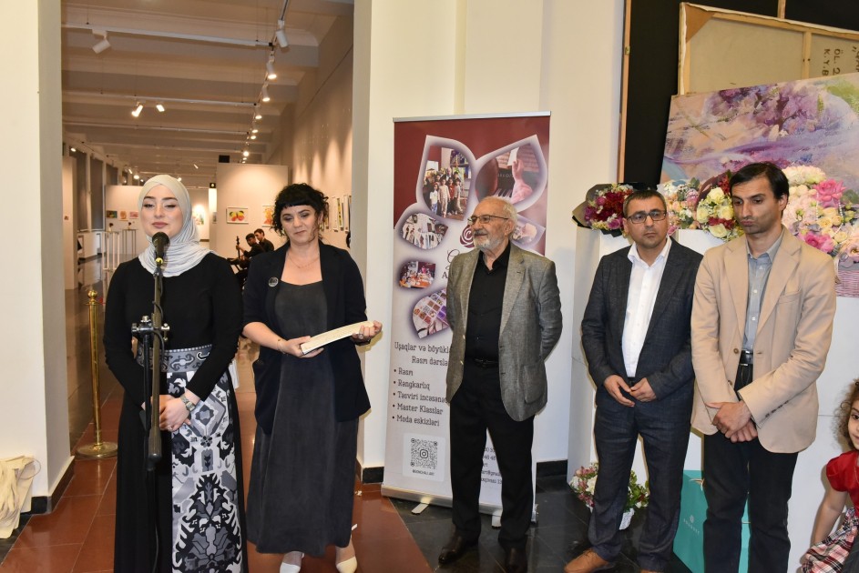 “Rənglərin dialoqu” adlı sərgi açılıb - FOTOLAR
