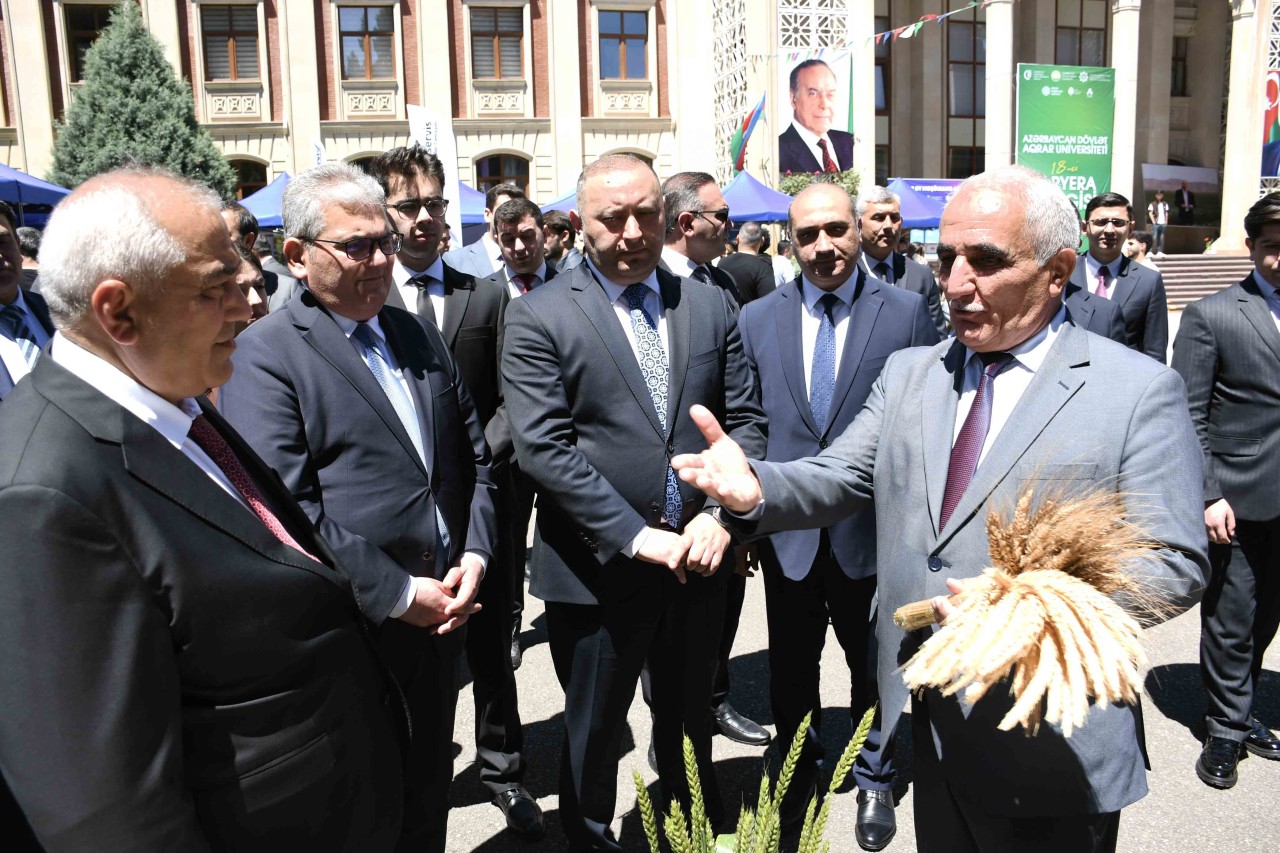 ADAU-da Karyera Sərgisi baş tutub - FOTOLAR