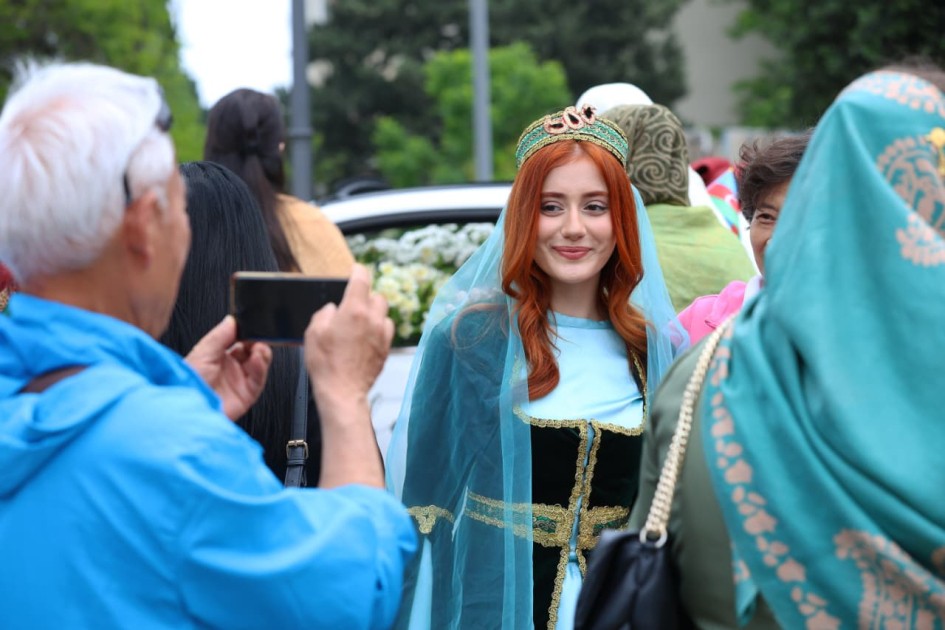 Bakının mərkəzində milli ab-hava - Fotolar