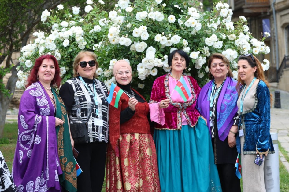 Bakının mərkəzində milli ab-hava - Fotolar