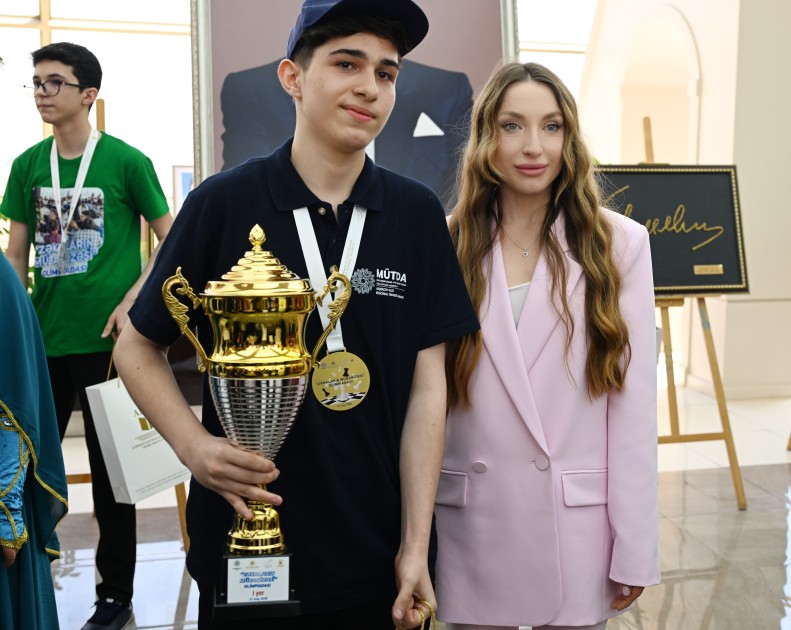 Alena Əliyeva “Zəkaların mübarizəsi II” olimpiadasının final mərhələsində - FOTOLAR