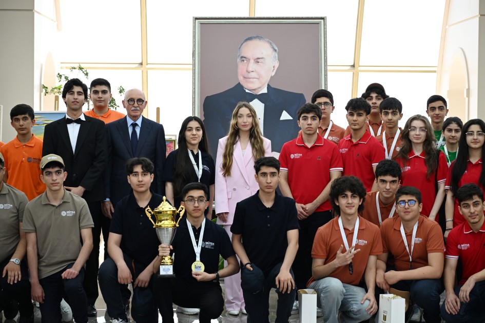 Alena Əliyeva “Zəkaların mübarizəsi II” olimpiadasının final mərhələsində - FOTOLAR