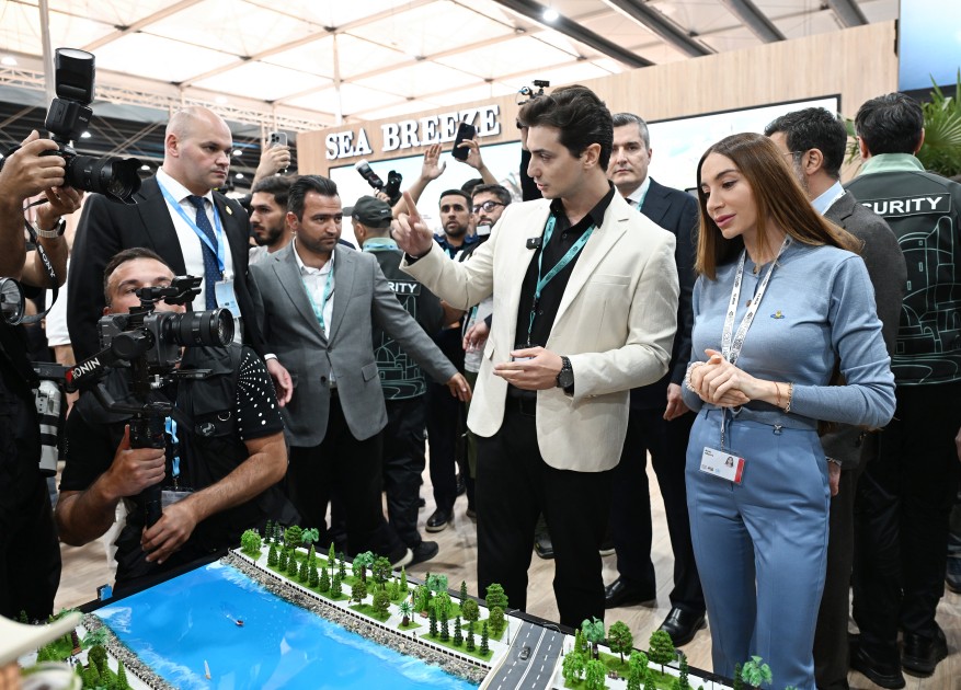 Leyla və Arzu Əliyevalar "Urban Expo" sərgisi ilə tanış olublar - FOTOLAR