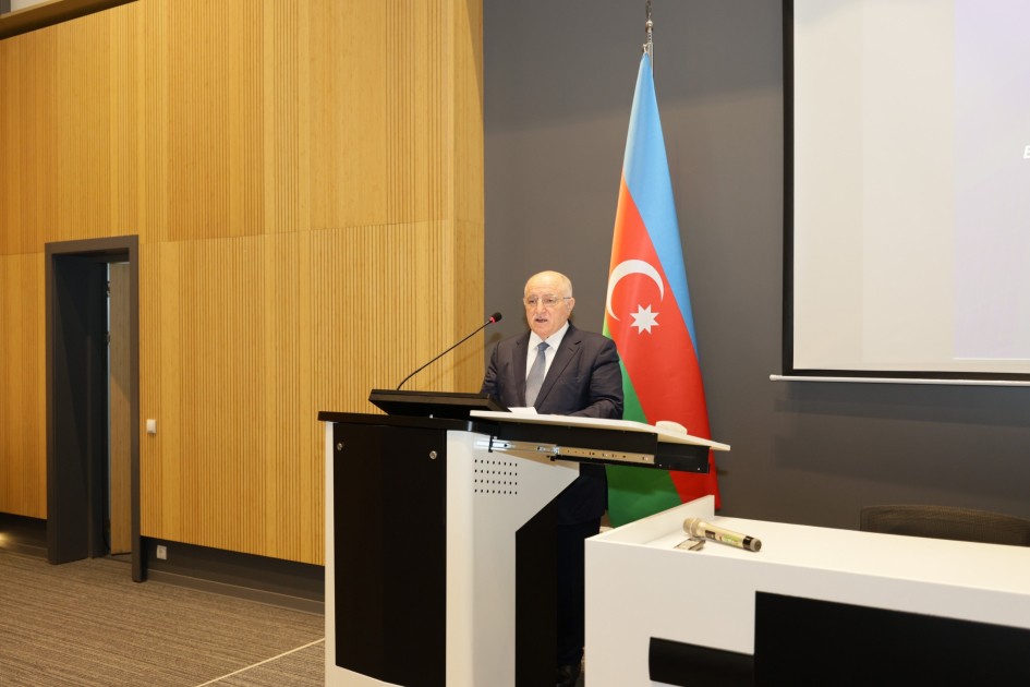 UNEC-də beynəlxalq elmi simpozium keçirildi - FOTOLAR