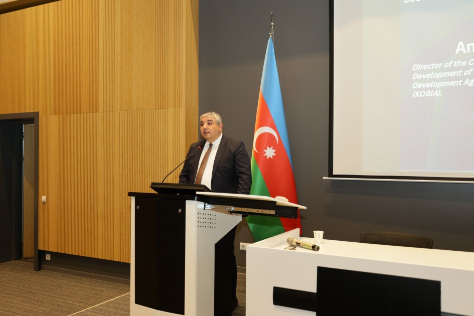 UNEC-də beynəlxalq elmi simpozium keçirildi - FOTOLAR