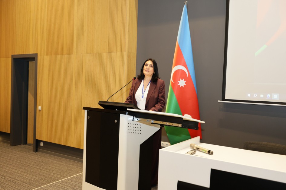 UNEC-də beynəlxalq elmi simpozium keçirildi - FOTOLAR