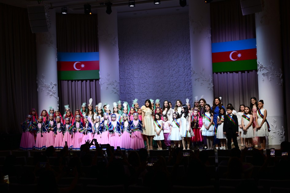 Leyla və Alena Əliyevalar Müstəqillik Gününə həsr olunmuş konserti izlədilər - FOTOLAR