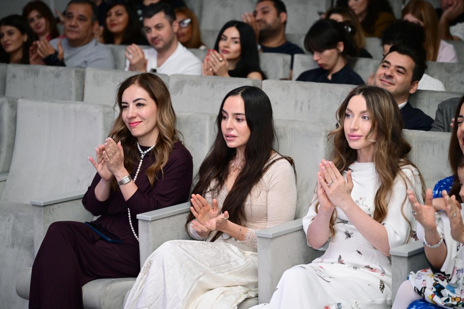Leyla və Alena Əliyevalar Müstəqillik Gününə həsr olunmuş konserti izlədilər - FOTOLAR