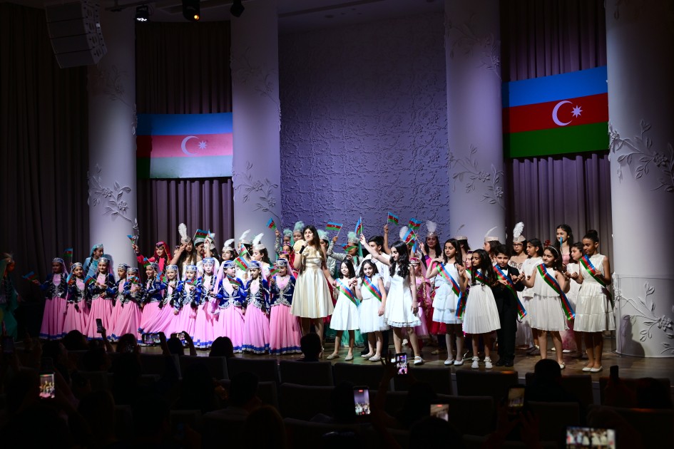 Leyla və Alena Əliyevalar Müstəqillik Gününə həsr olunmuş konserti izlədilər - FOTOLAR