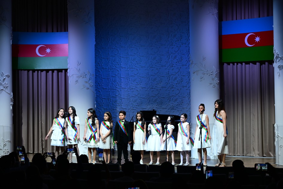 Leyla və Alena Əliyevalar Müstəqillik Gününə həsr olunmuş konserti izlədilər - FOTOLAR