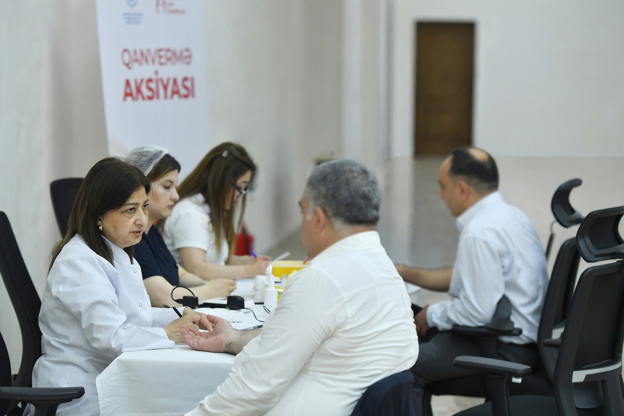 RİNN-də könüllü qanvermə aksiyası keçirilib - FOTOLAR