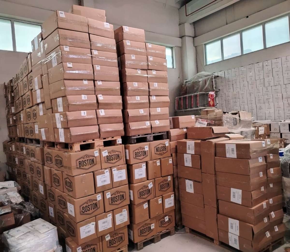 Türkiyədən gələn yük maşınında 1,5 milyonluq siqaret aşkarlandı - FOTOLAR