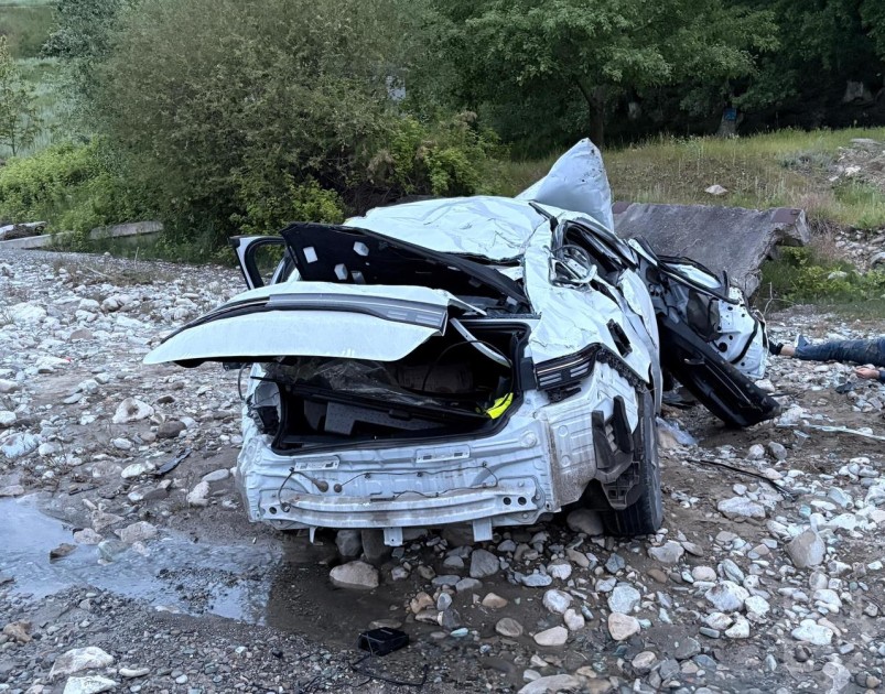 Ağsuda BYD çaya aşdı - Ölənlər var (FOTOLAR)
