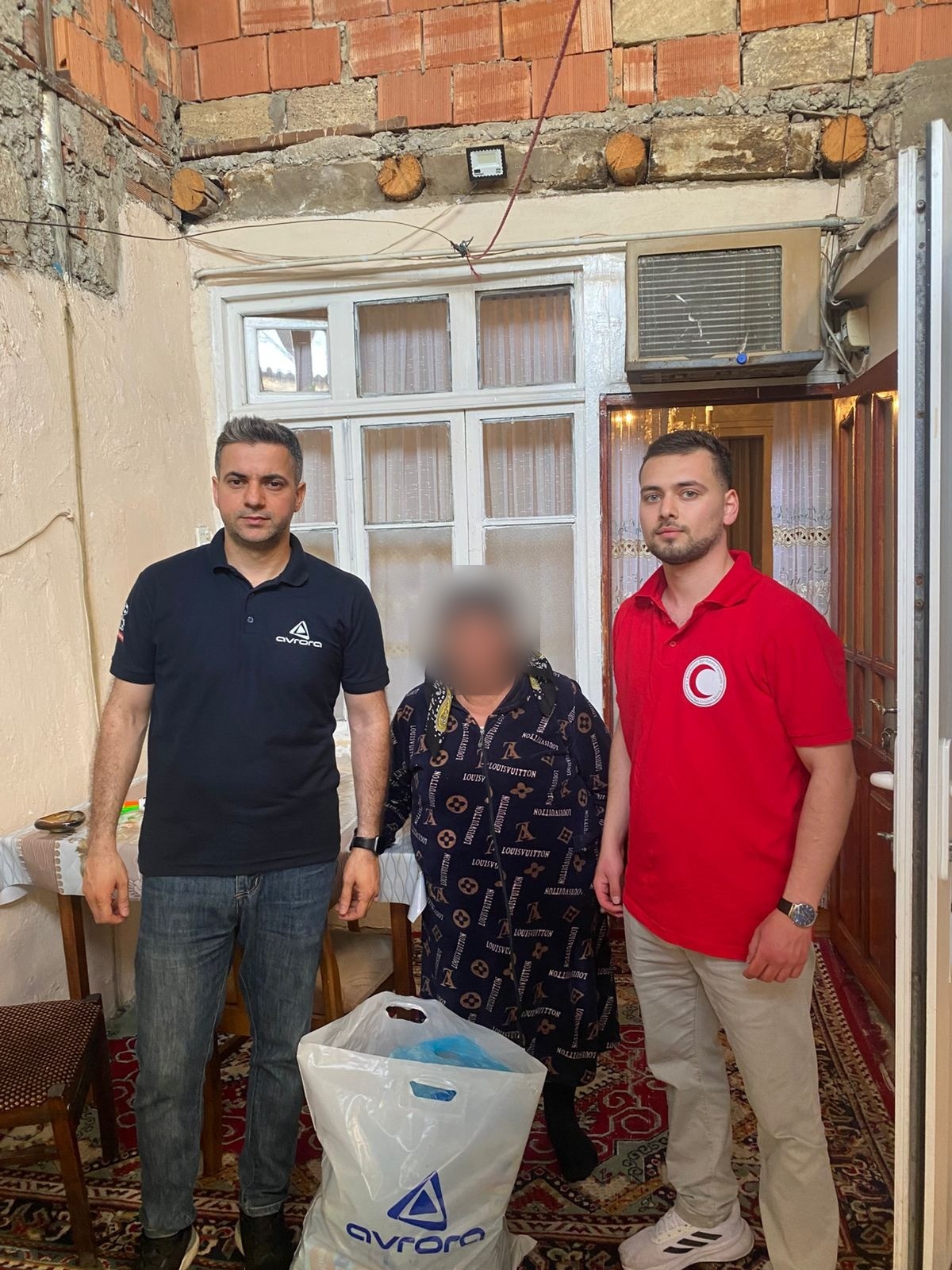 “Avrora Qrup” aztəminatlı ailələrə bayram sovqatı çatdırıb - FOTOLAR