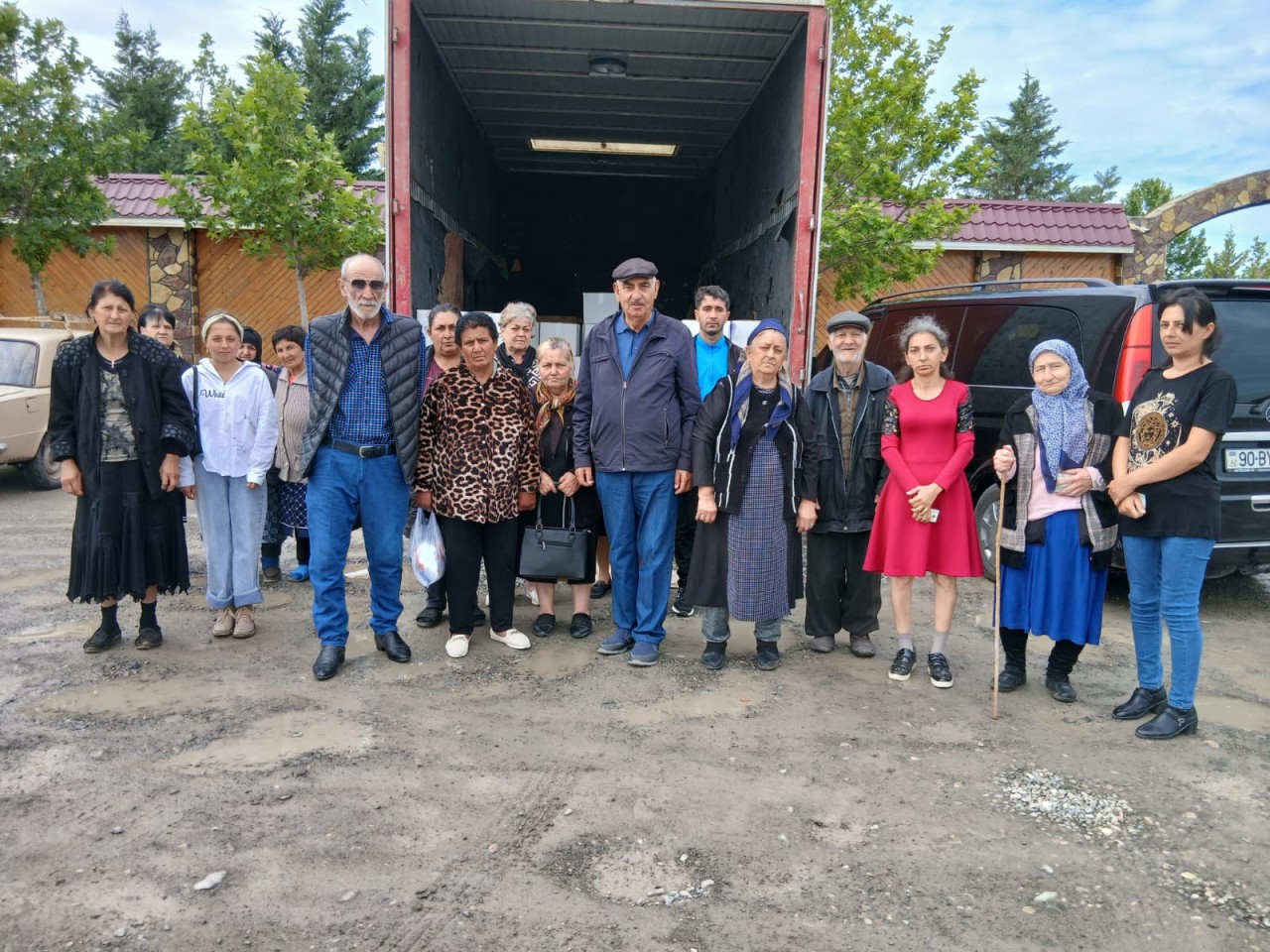 Deputat Ağalar Vəliyev şəhid analarını və qaziləri Həcc ziyarətinə göndərdi - FOTOLAR