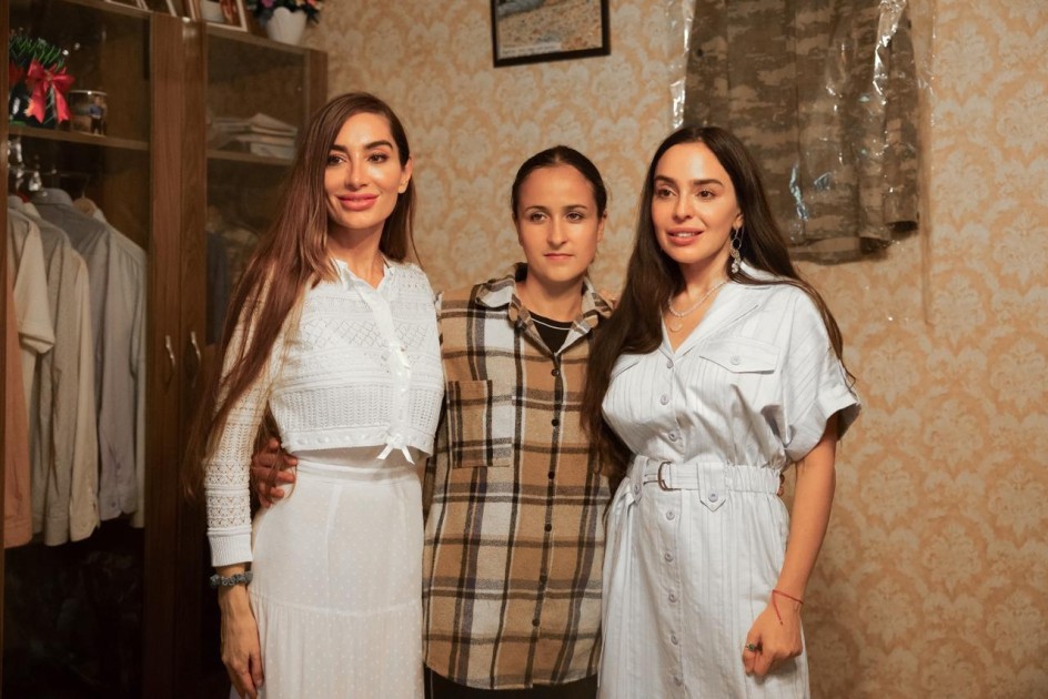 Prezidentin qızları şəhid ailəsinin evində oldular - FOTOLAR