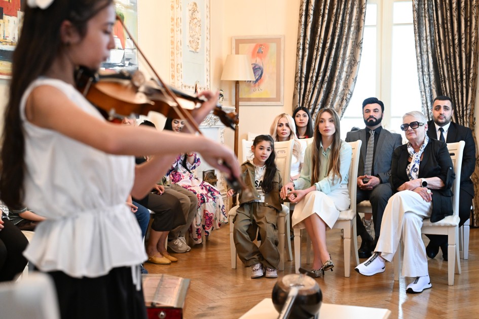 Alona Əliyeva uşaqlar üçün xeyriyyə tədbirində - FOTOLAR