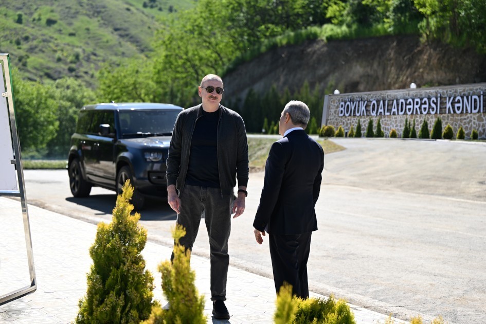 Prezident Şuşanın Böyük Qaladərəsi kəndində görülən işlərlə tanış olub - FOTOLAR