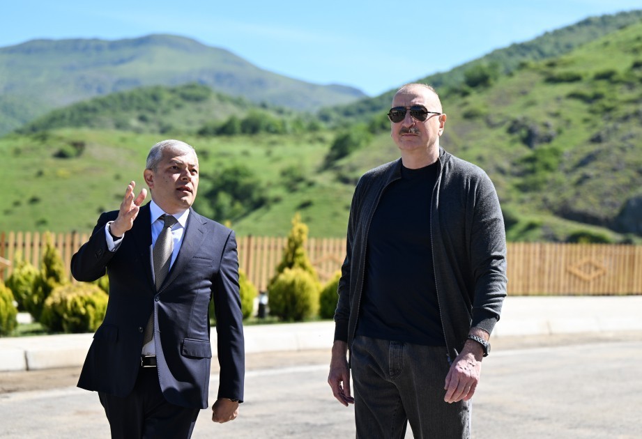 Prezident Şuşanın Böyük Qaladərəsi kəndində görülən işlərlə tanış olub - FOTOLAR