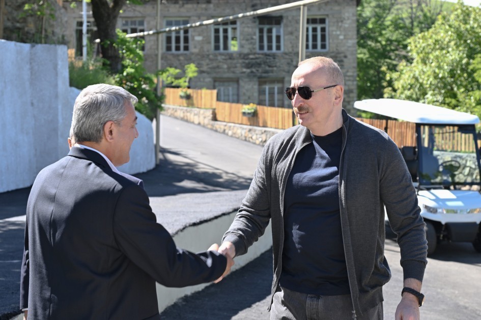 Prezident Şuşanın Böyük Qaladərəsi kəndində görülən işlərlə tanış olub - FOTOLAR