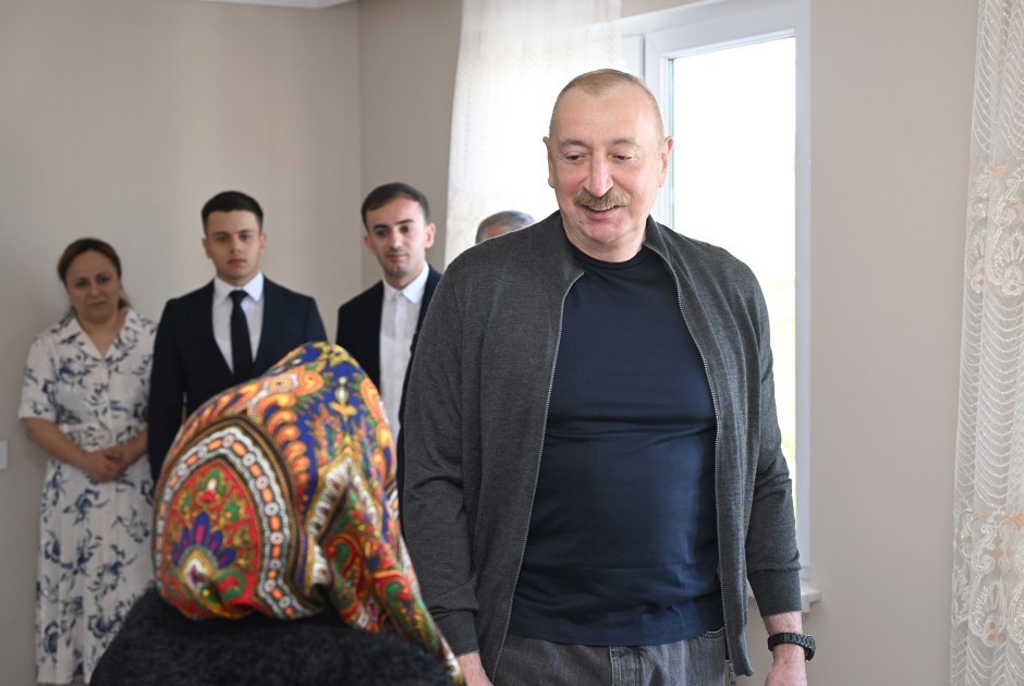 Prezident Şuşanın Böyük Qaladərəsi kəndində görülən işlərlə tanış olub - FOTOLAR