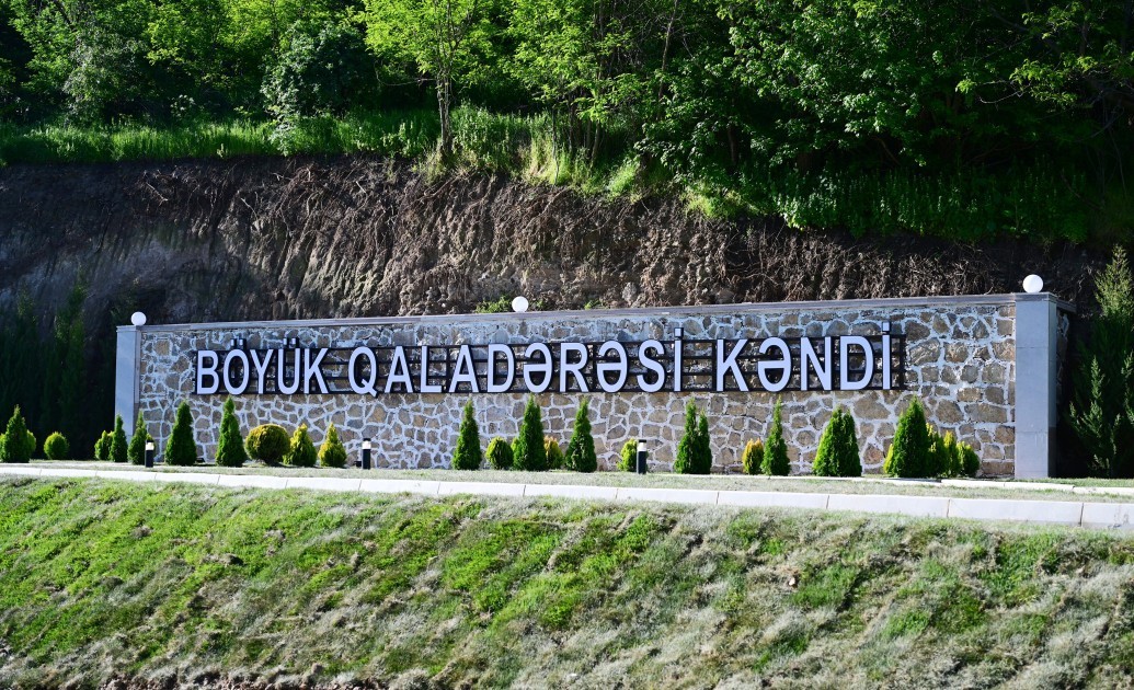 Prezident Şuşanın Böyük Qaladərəsi kəndində görülən işlərlə tanış olub - FOTOLAR