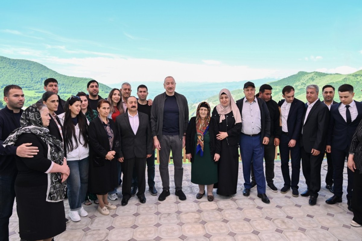 Prezident Şuşanın Böyük Qaladərəsi kəndində görülən işlərlə tanış olub - FOTOLAR