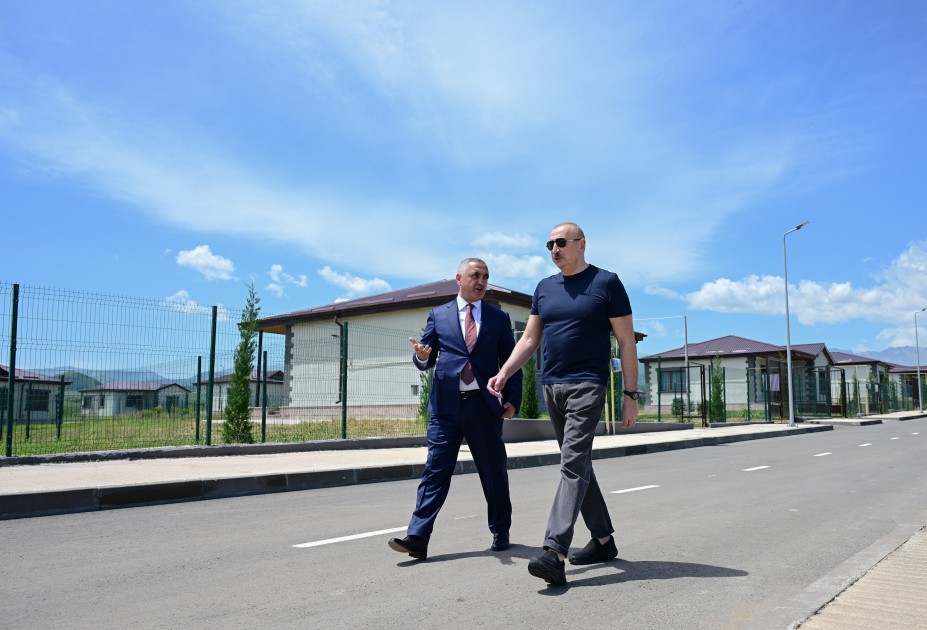 Prezident hərbçilər üçün nəzərdə tutulmuş mənzillərIə tanış olub - FOTOLAR
