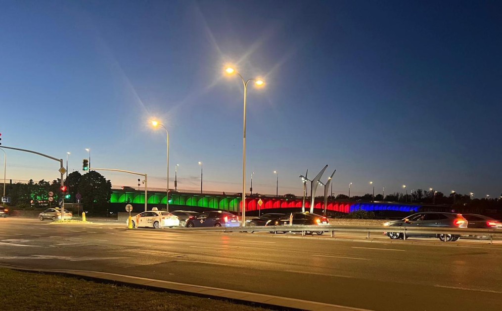 Avropanın daha bir tarixi məkanı bayrağımızın rənglərində işıqlandırıldı - FOTOLAR (YENİLƏNİB)
