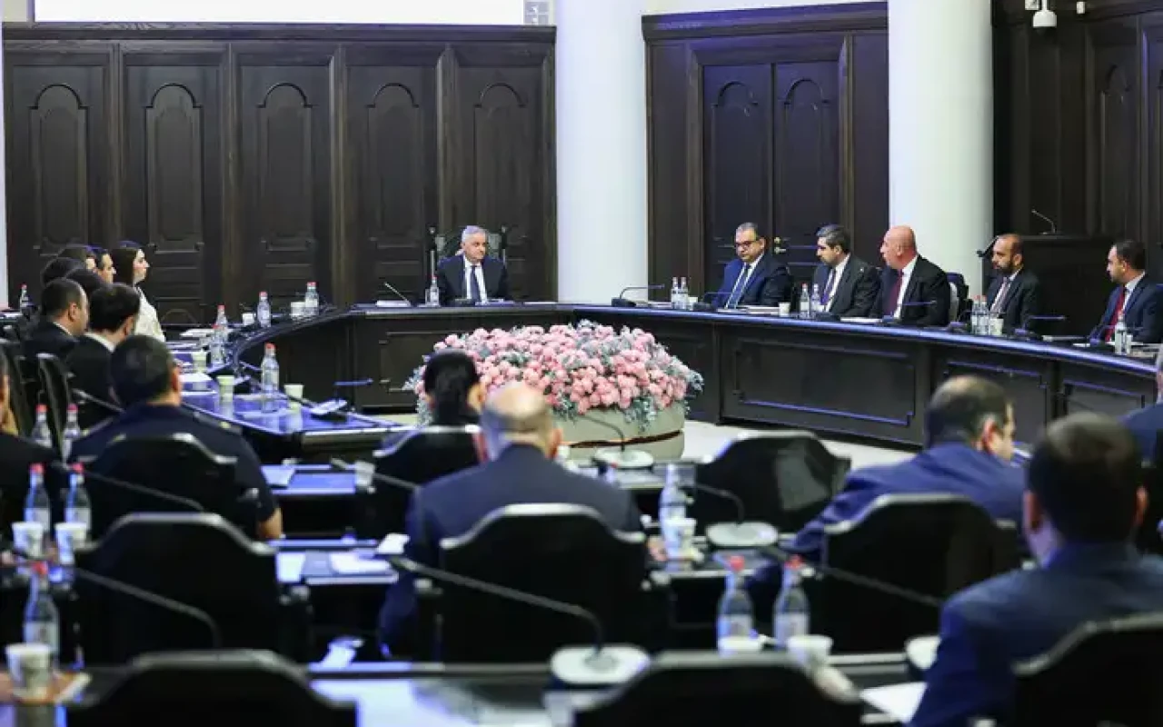 İrəvanda bu gün qəbul edilən qərar Rusiyanın təzyiqlərinə görə imiş