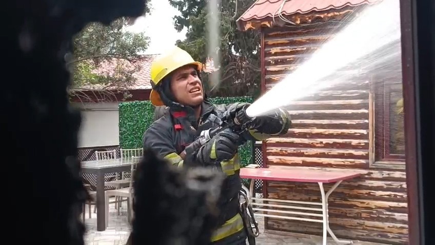 Bakıda restoran yanır - YENİLƏNİB (FOTOLAR+VİDEO)