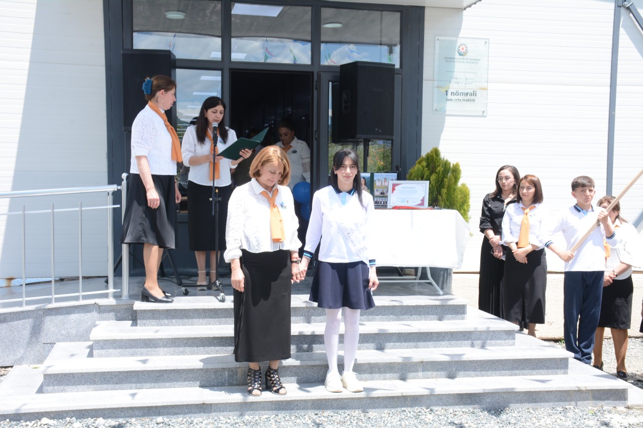 Nazir Kəlbəcərin ilk və tək məzununun "Son zəng"ində - FOTOLAR