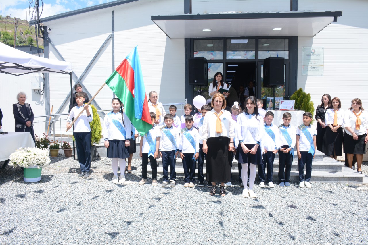 Nazir Kəlbəcərin ilk və tək məzununun "Son zəng"ində - FOTOLAR