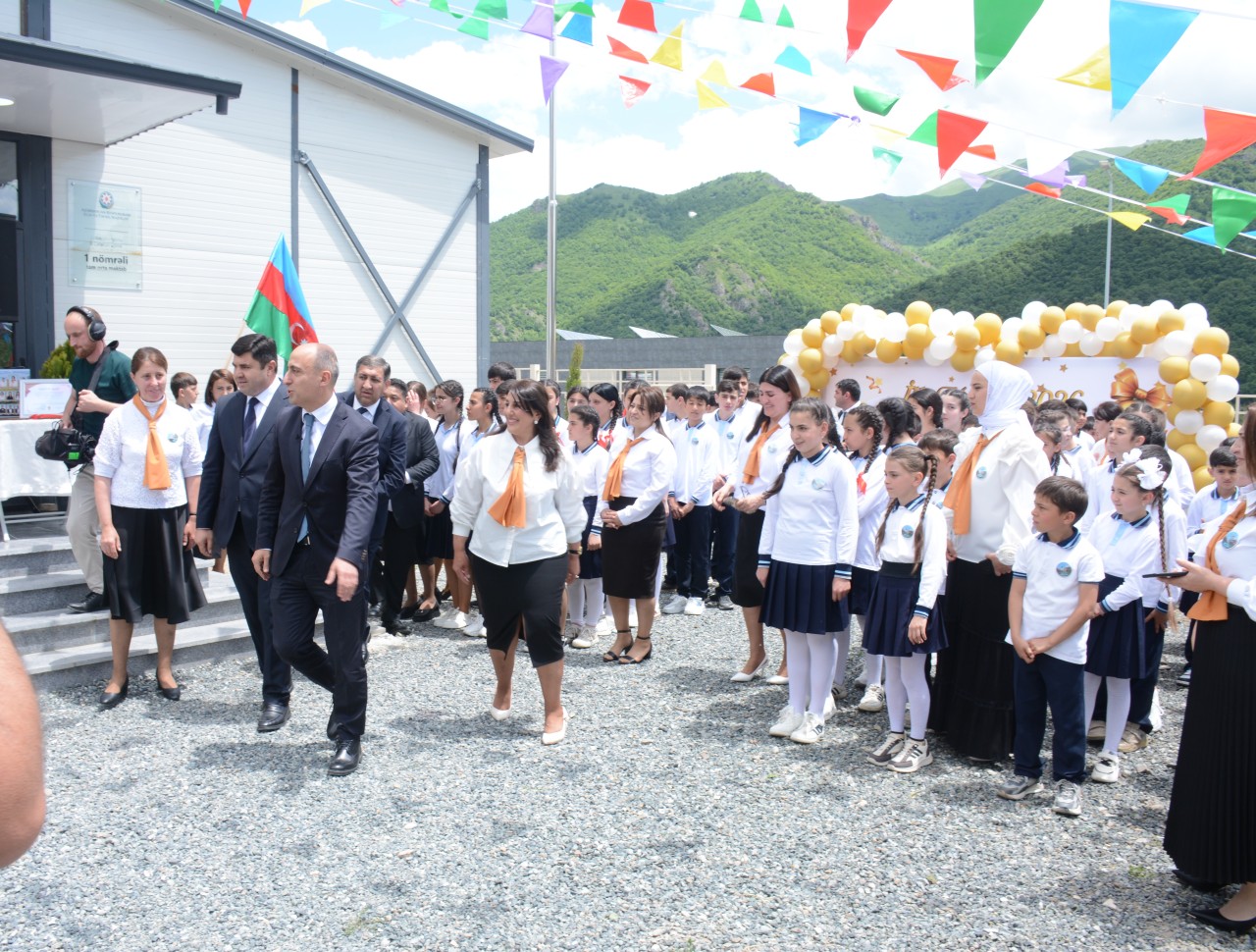 Nazir Kəlbəcərin ilk və tək məzununun "Son zəng"ində - FOTOLAR
