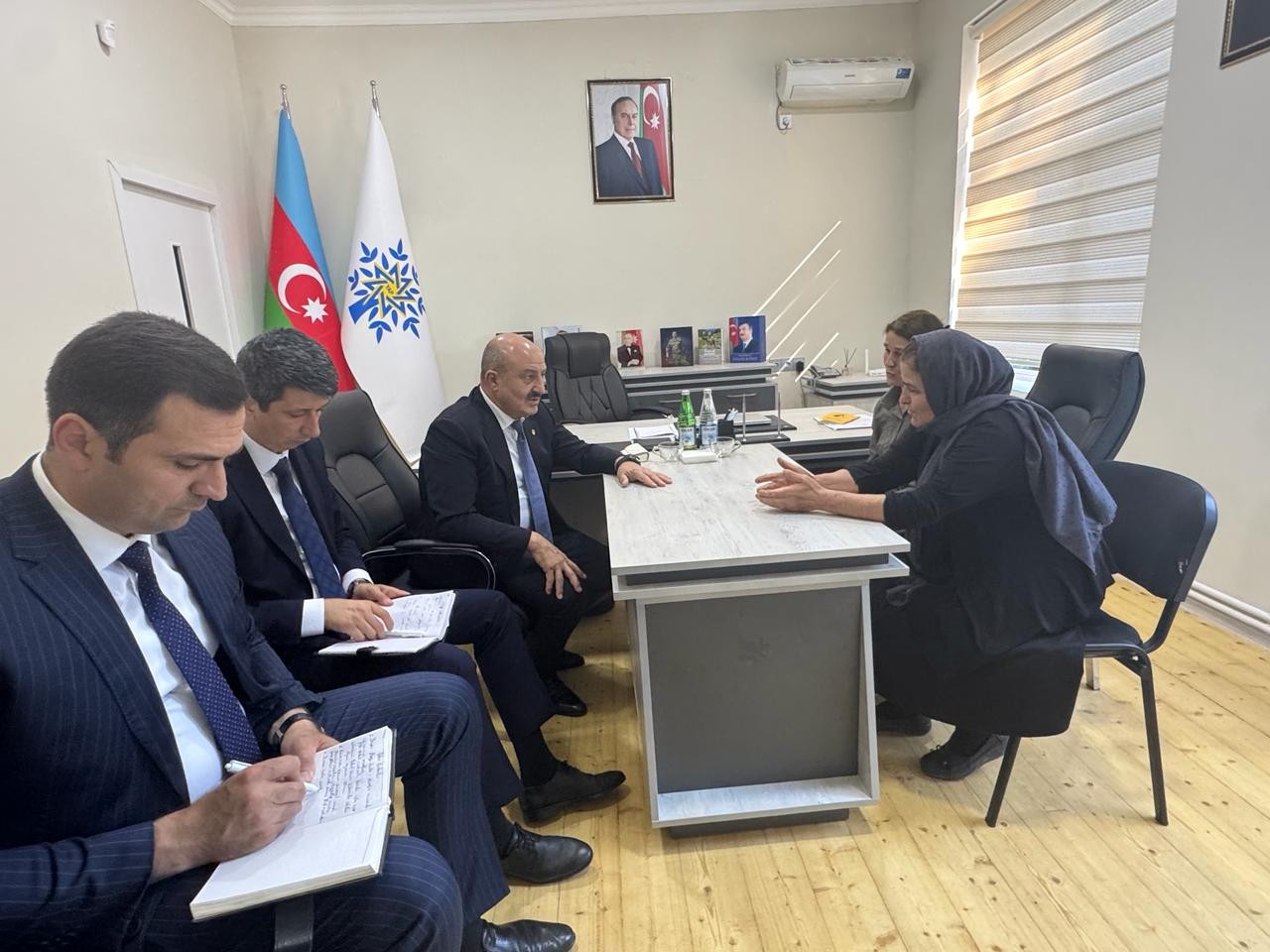 Asif Əsgərov şəhid ailəsini ziyarət edib, növbəti vətəndaş qəbulu keçirib - FOTOLAR