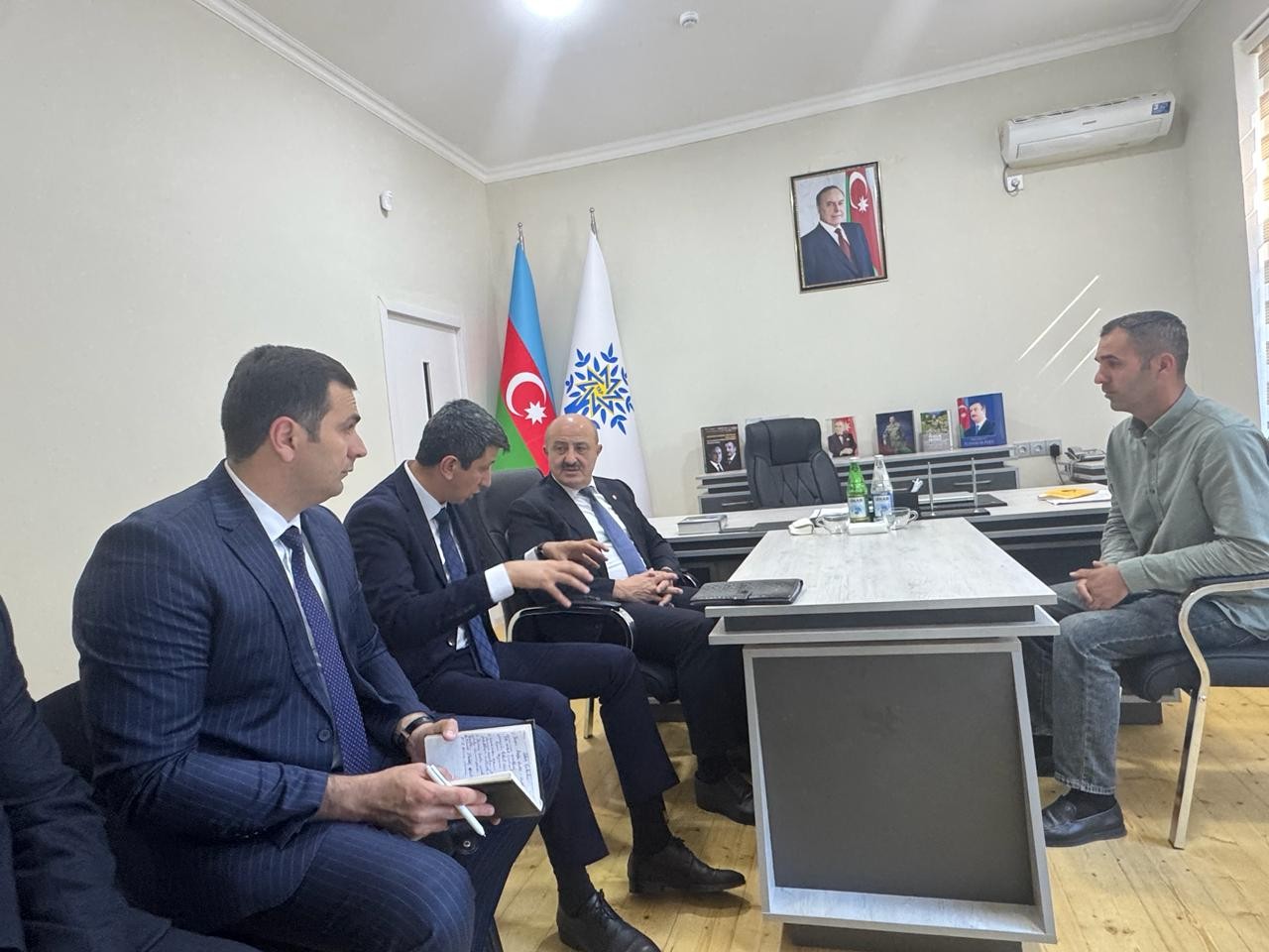 Asif Əsgərov şəhid ailəsini ziyarət edib, növbəti vətəndaş qəbulu keçirib - FOTOLAR