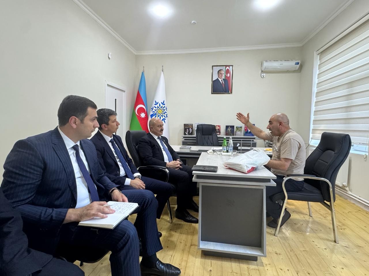 Asif Əsgərov şəhid ailəsini ziyarət edib, növbəti vətəndaş qəbulu keçirib - FOTOLAR