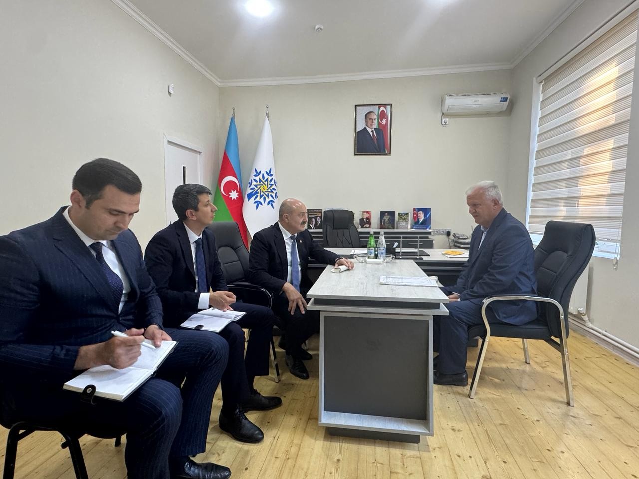 Asif Əsgərov şəhid ailəsini ziyarət edib, növbəti vətəndaş qəbulu keçirib - FOTOLAR