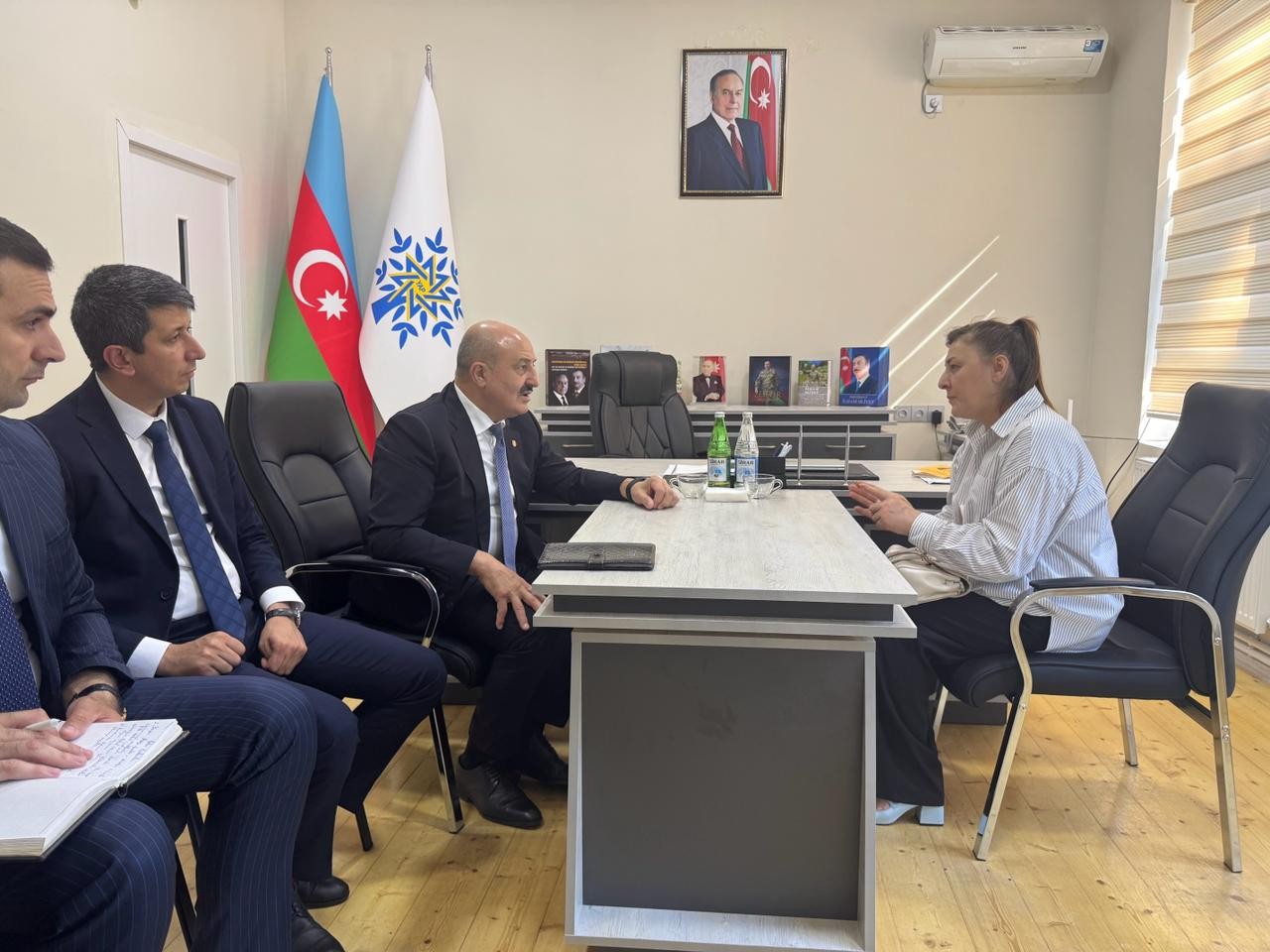 Asif Əsgərov şəhid ailəsini ziyarət edib, növbəti vətəndaş qəbulu keçirib - FOTOLAR