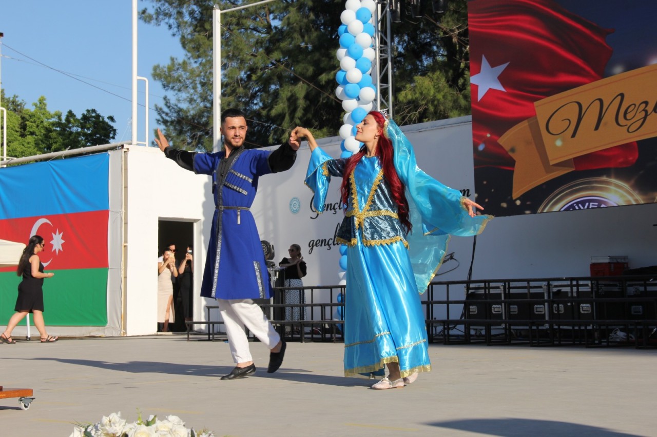 ADAU tələbələri Ege Universitetindən birinciliklə məzun olublar - FOTOLAR