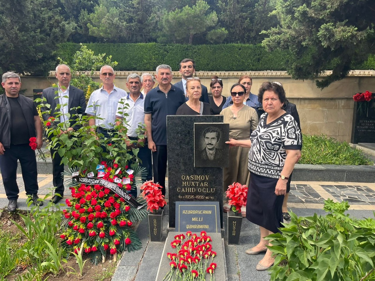 Milli Qəhrəmanlar Şirin Mirzəyev və Muxtar Qasımovun məzarları ziyarət edildi - FOTO
