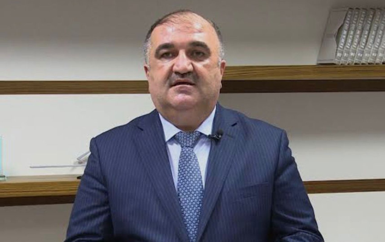 Məmur “Alma Bağı” hotelində səs salan qonşusu ilə dava etdi - VİDEO
