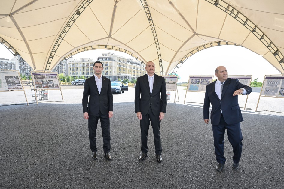 İlham Əliyev və Berdiməhəmmədov Füzuli şəhərinin dağıdılmış yerlərinə baxıblar - FOTOLAR