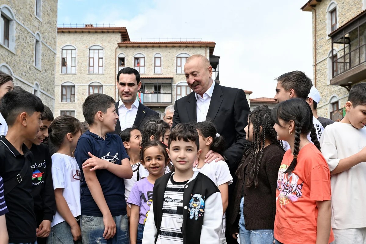 Prezidentlər Şuşada uşaqlarla görüşdülər - VİDEO (FOTOLAR)