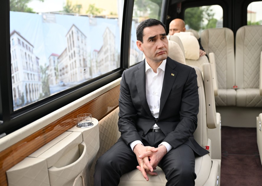 Anar Ələkbərov Prezidentlərə məsciddə görülmüş işlər barədə məlumat verdi - FOTOLAR