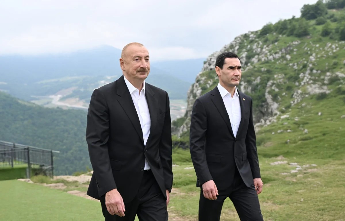 İlham Əliyev Türkmənistan Prezidentinə Qarabağ atı hədiyyə etdi