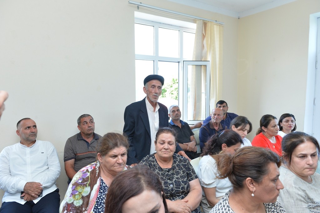 Taleh Qaraşov sakinlərin qayğı və problemlərini dinlədi - FOTOLAR