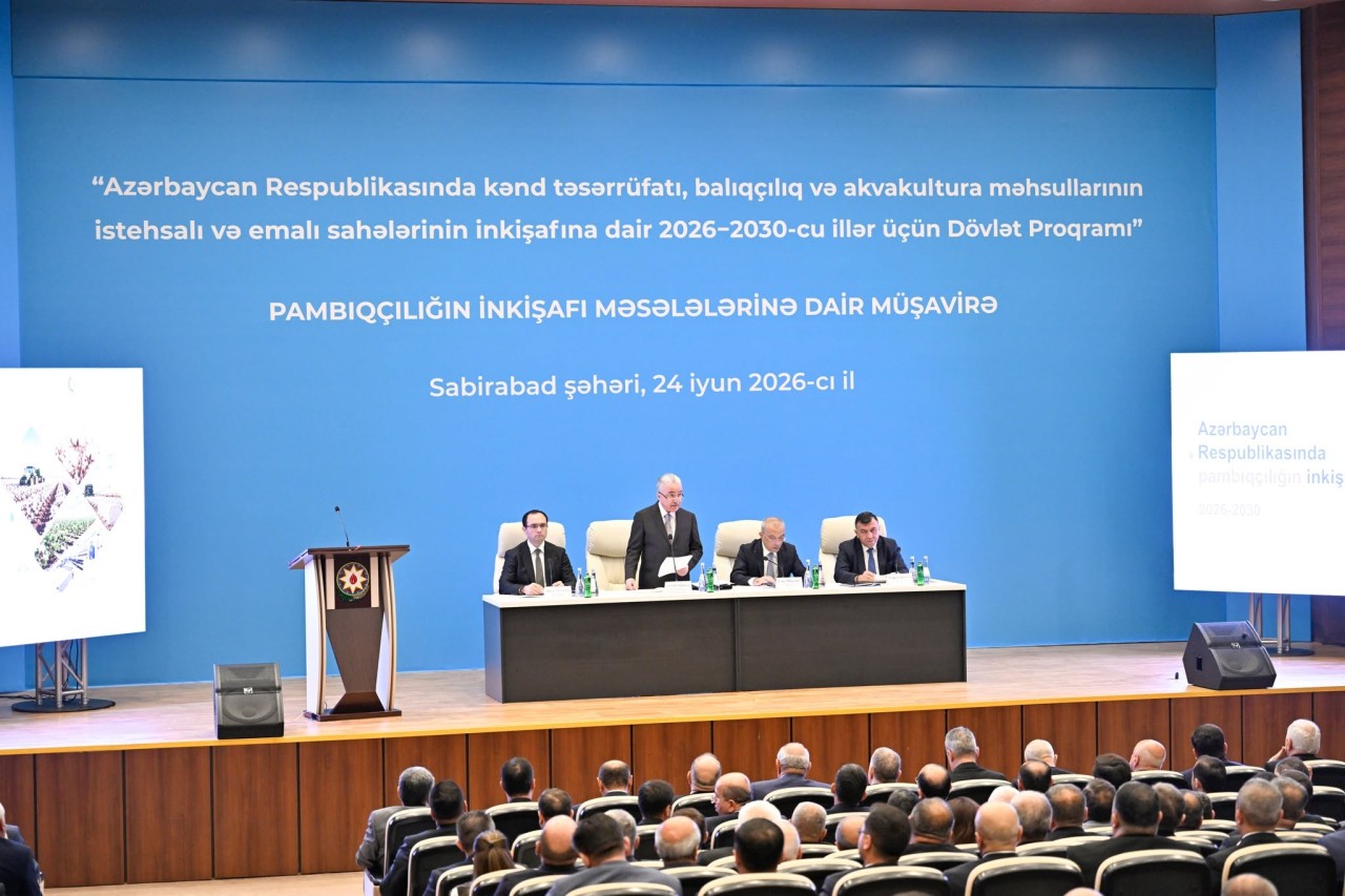 İcra başçısı Vaqif Həsənov pambıqçılığın inkişafına həsr olunmuş regional müşavirədə iştirak edib - FOTOLAR