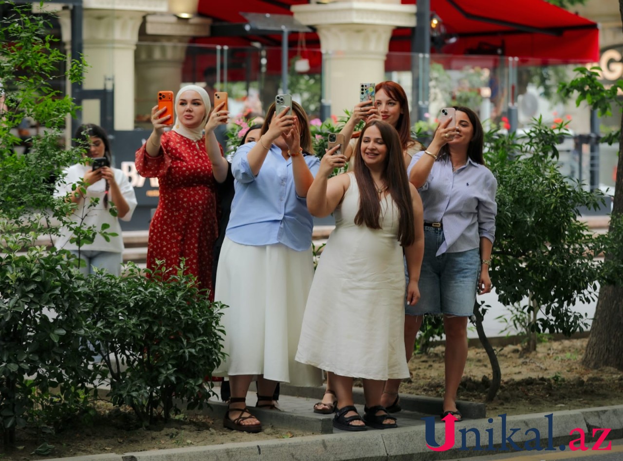 Hərbçilər keçid etdi, vətəndaşlar izlədi - FOTOLAR