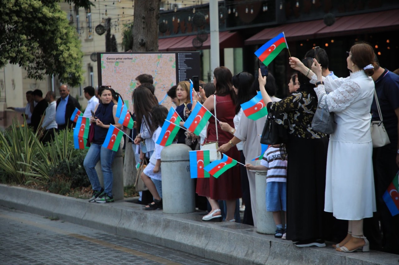 Gəncədə hərbi yürüş keçirildi - FOTOLAR